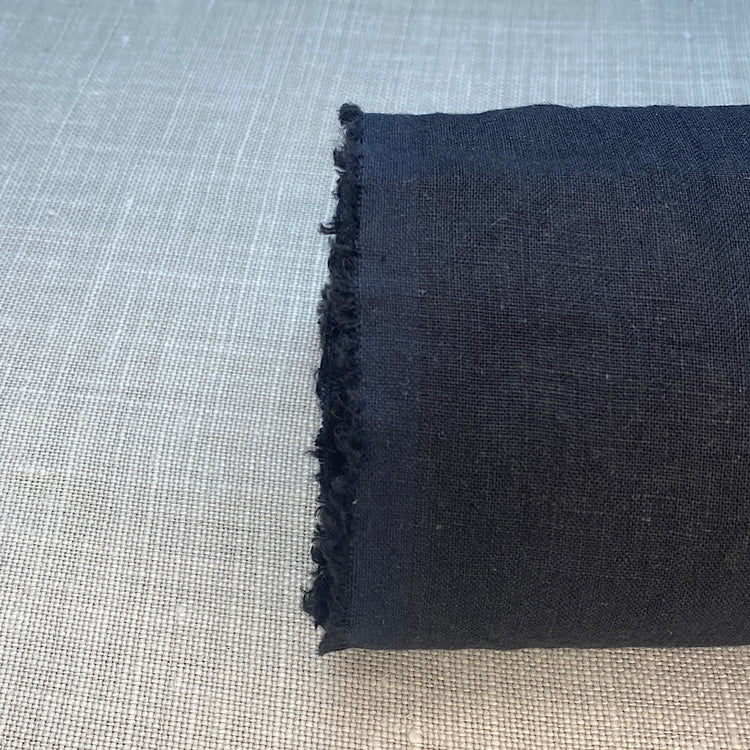 Reines schwarzes Katzenleinen, stonewashed
