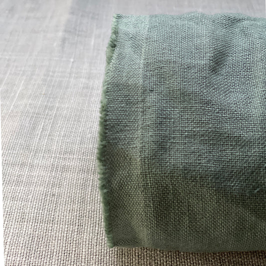 Reines, zerknittertes Tonleinen